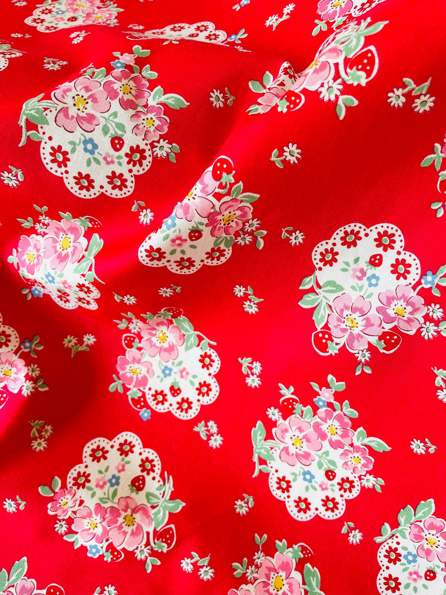 Atsuko Matsuyama - Flower Doily (red )
