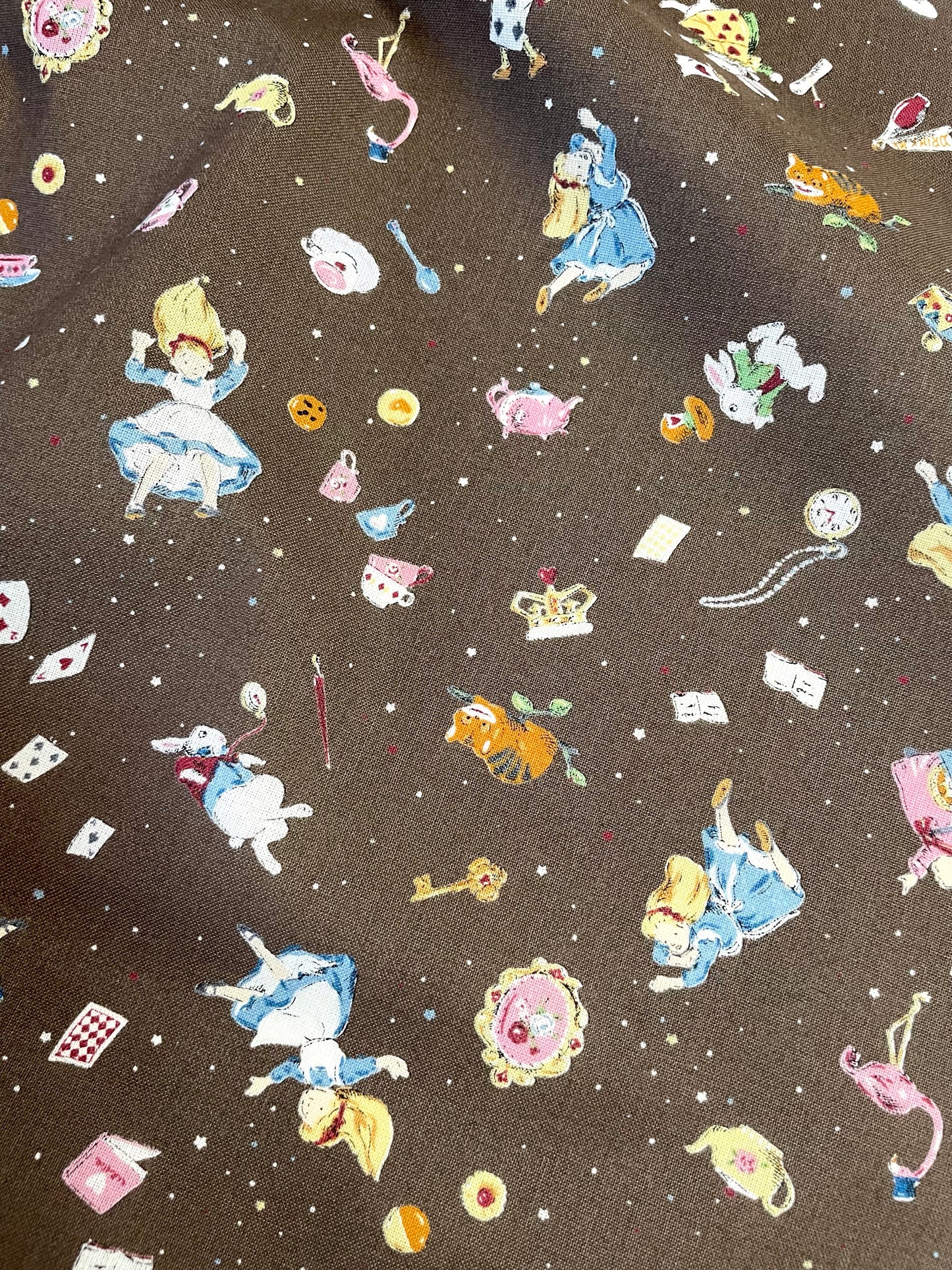 ALICE IN WONDERLAND - BROWN