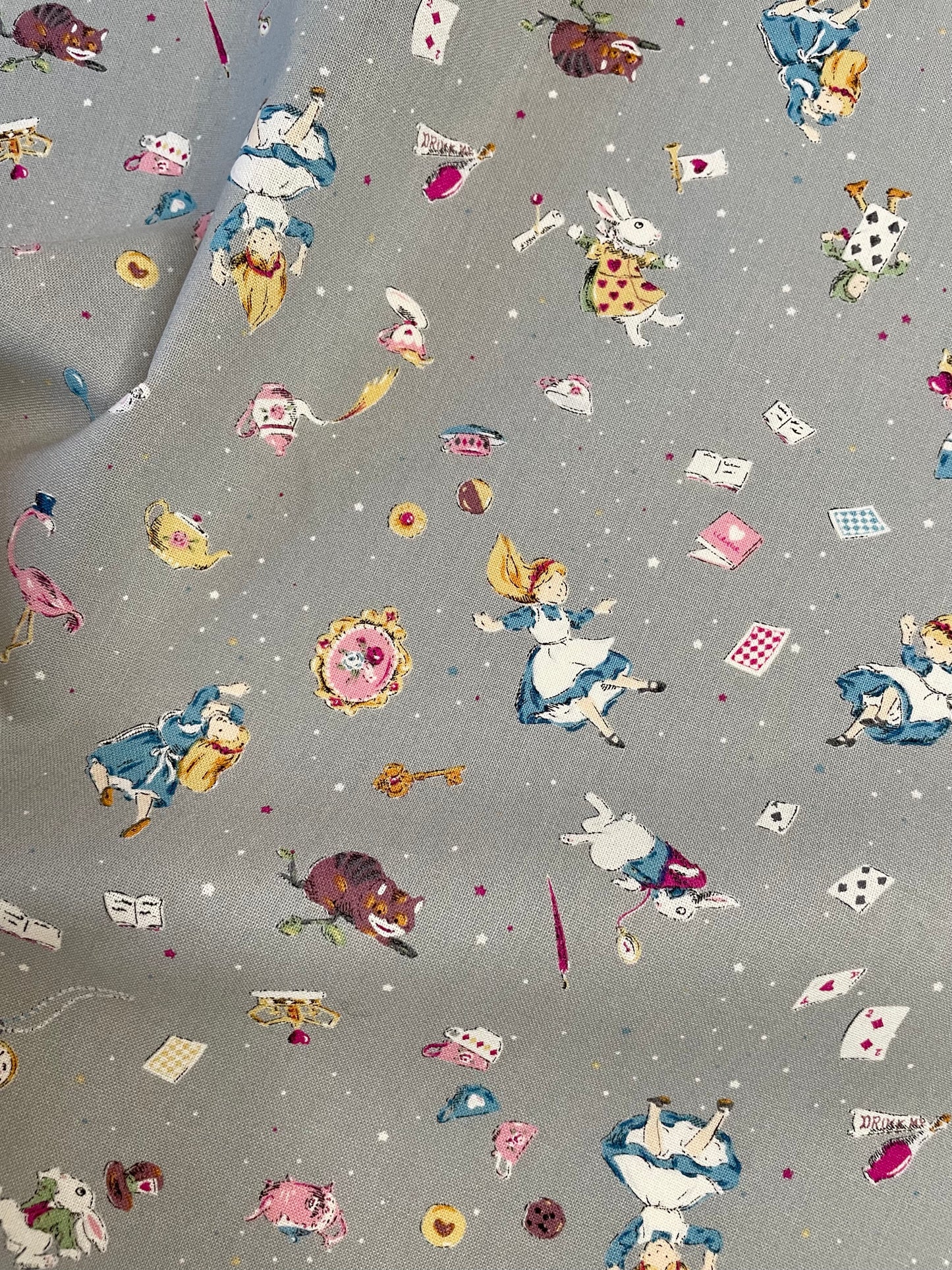 ALICE IN WONDERLAND - GRAY