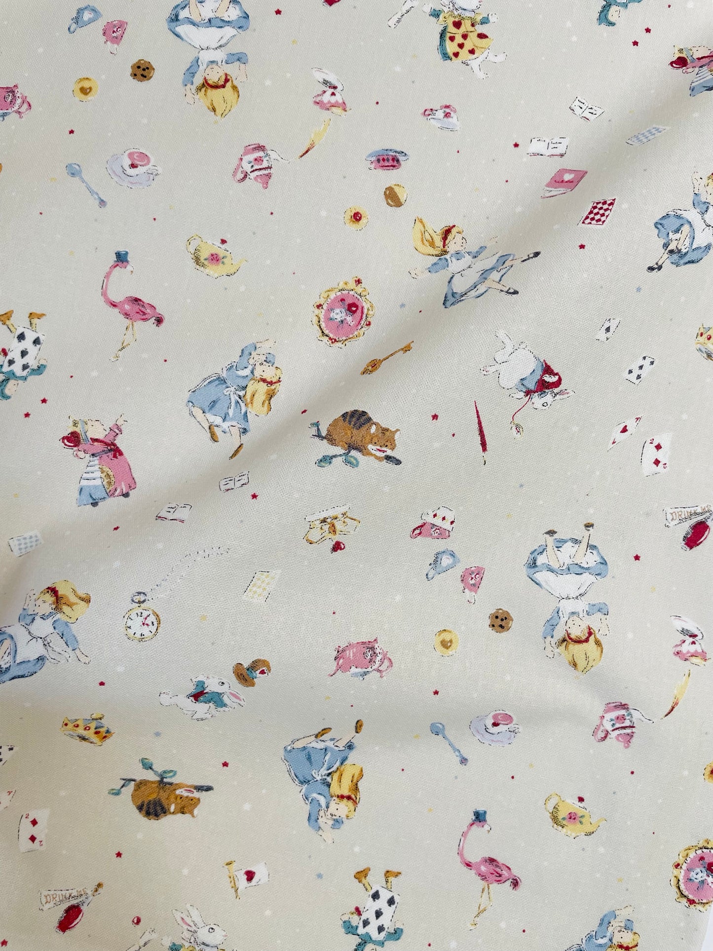 ALICE IN WONDERLAND - OFF WHITE