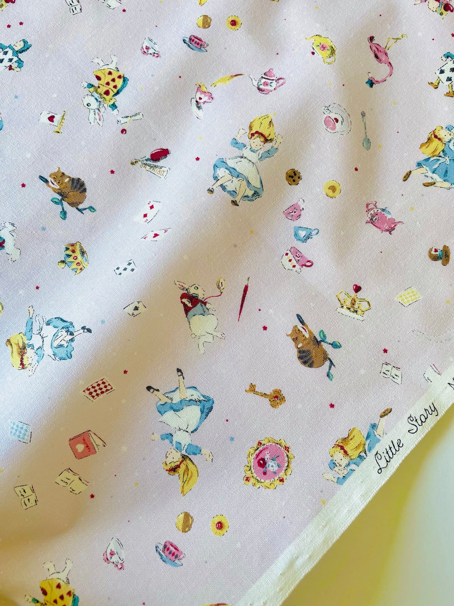 ALICE IN WONDERLAND - PINK