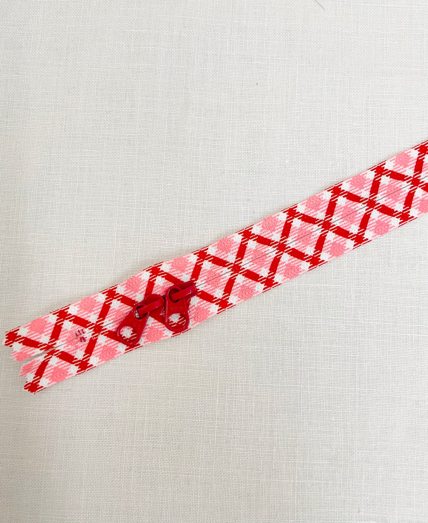 Atsuko Matsuyama's zipper (check pattern red) (30cm/12in)