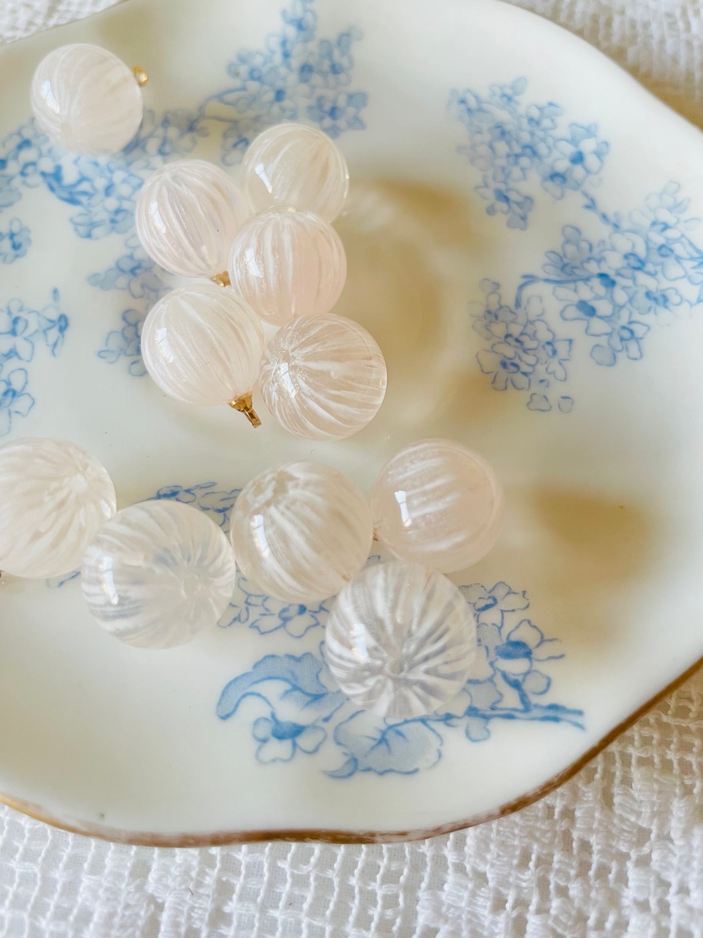 Zipper Charm - candy ball (white frost)