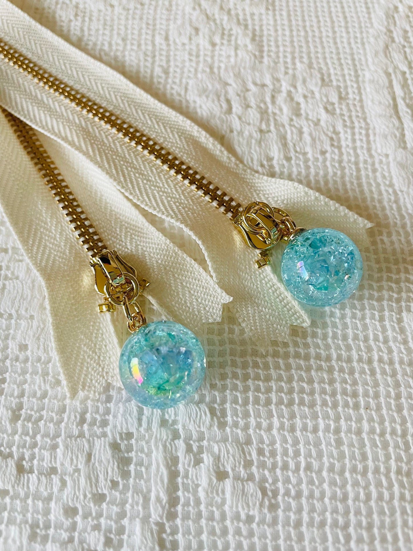 Zipper with shining ball charm (20cm/8in) - blue