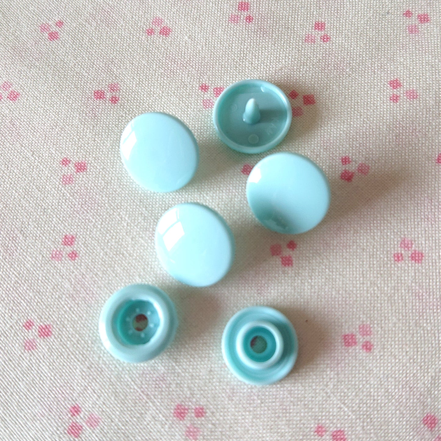 Fastening Snap -- Light Blue (Glossy)