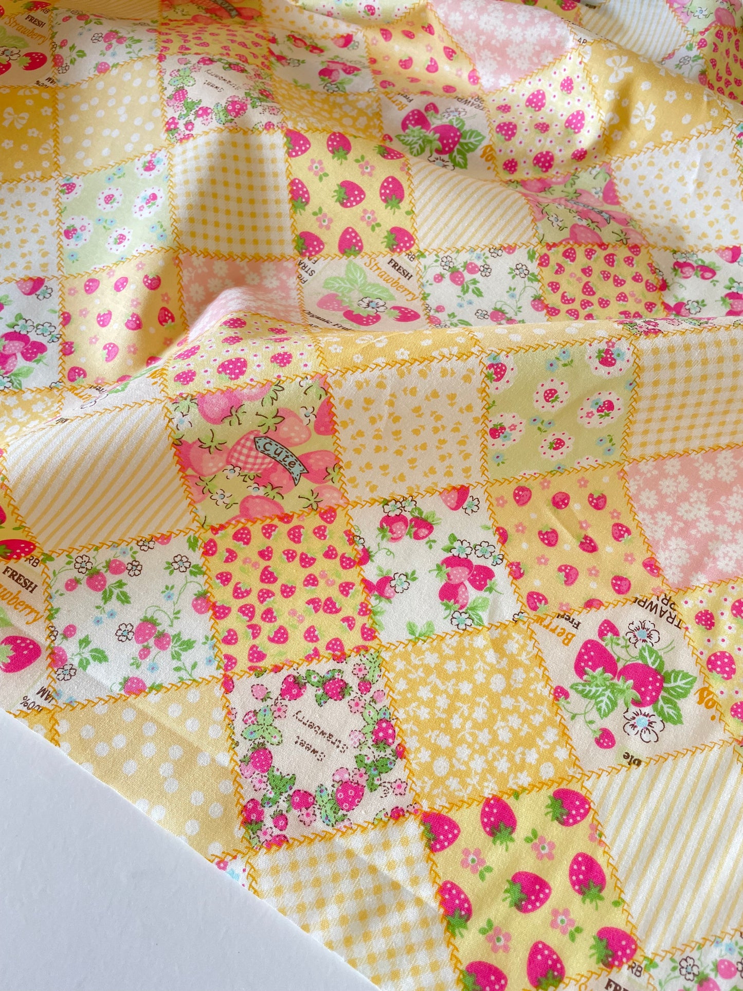Strawberry Party - Yellow
