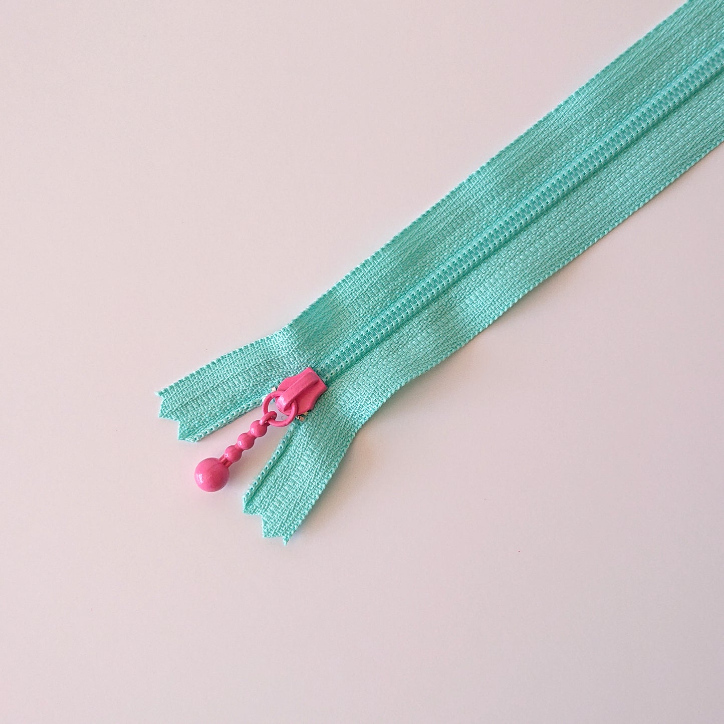 YKK COMBMIX - LIGHT BLUE + PINK (8"/20cm)