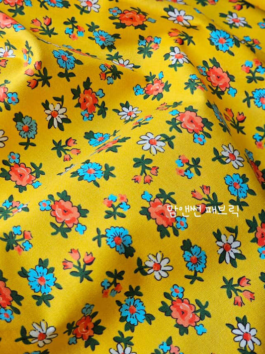 !!PRE-ORDER !! Feedsack by Momnson- 28th little yellow flower