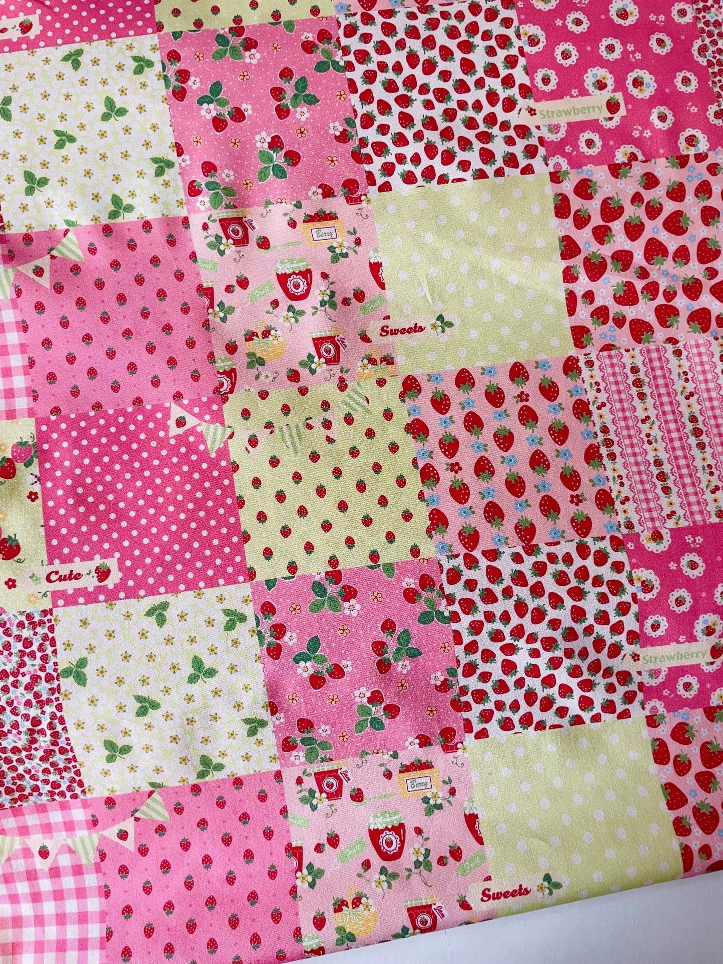 Atsuko Matsuyama Exclusive - Cute Grid (pink & apple green)