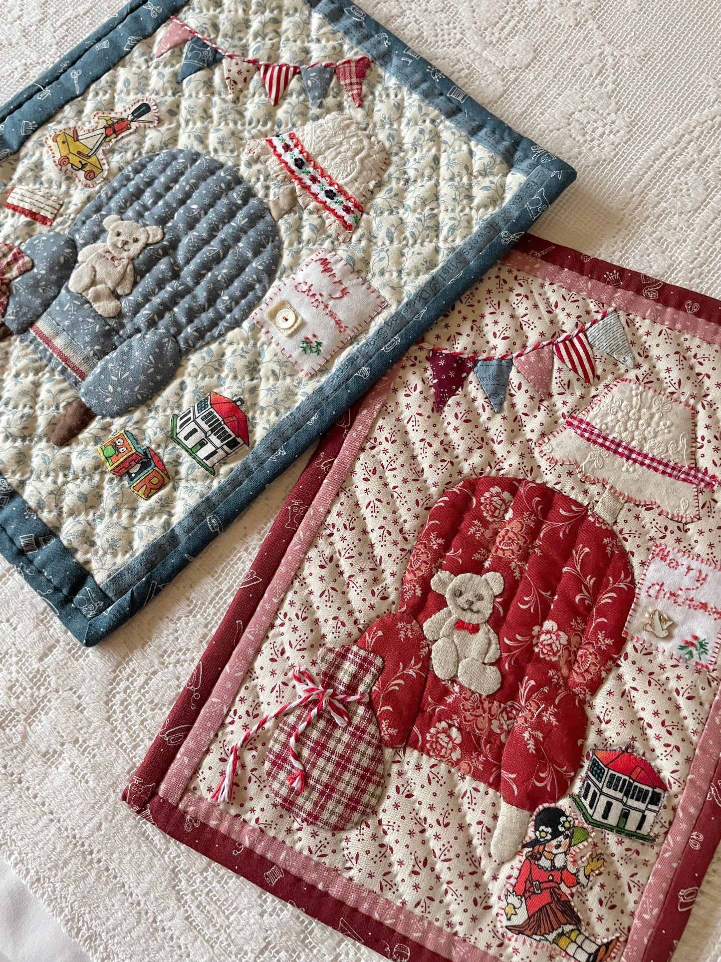 Sewing Kit -- Cosy Christmas Room (red + blue)