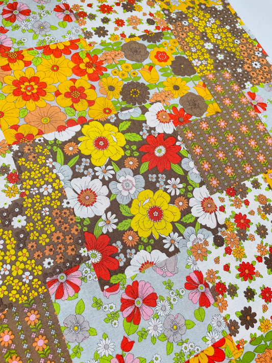 70s Design - Flower days B (brown)