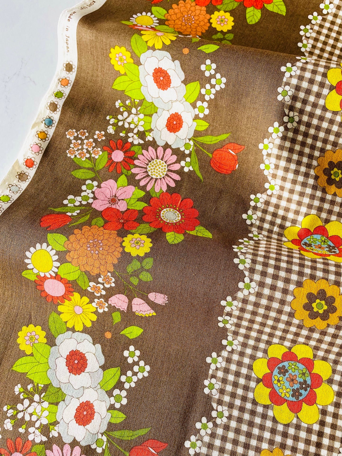 70s Design - Flower days A (brown)