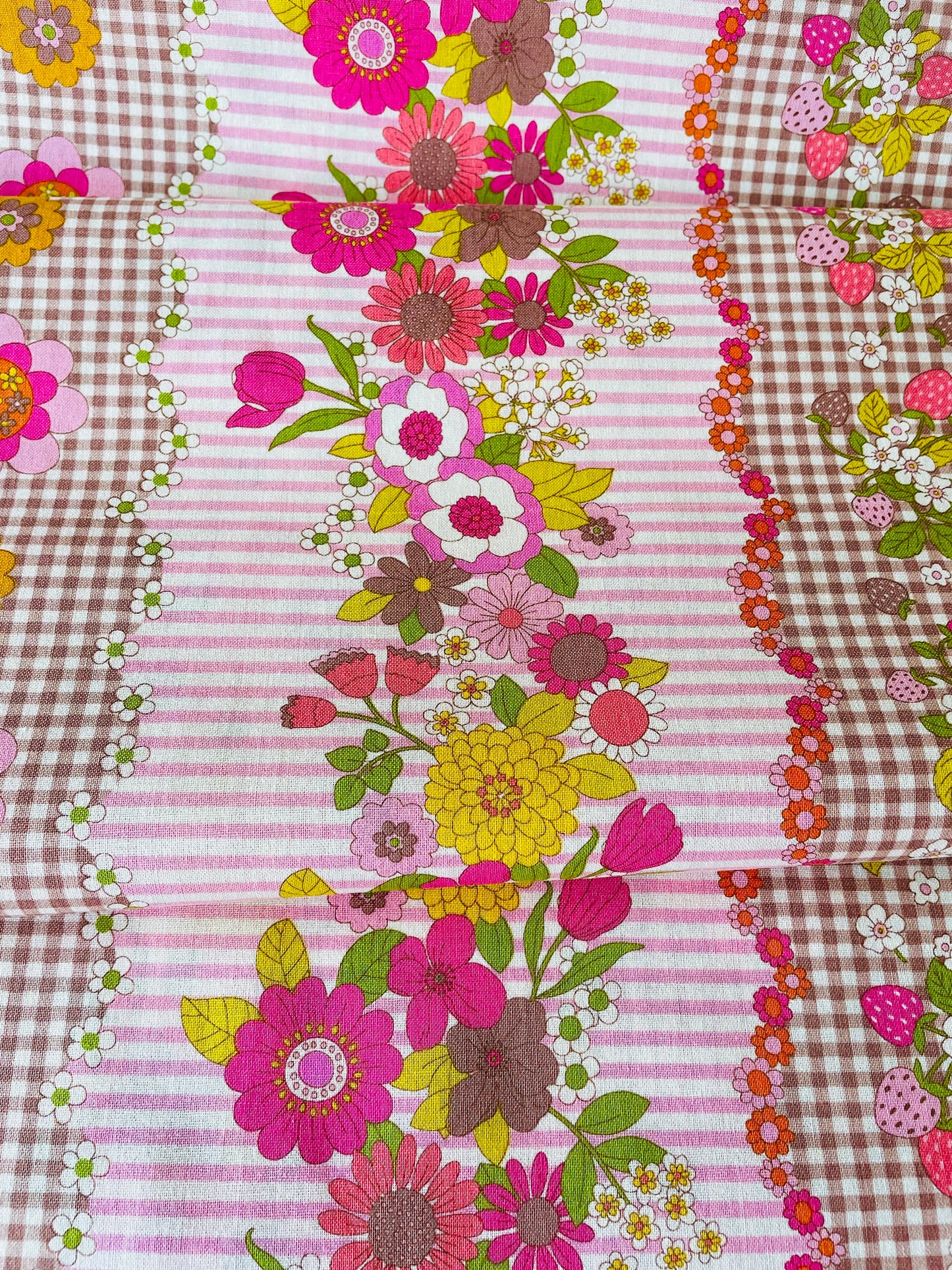 70s Design - Flower days A (pink)