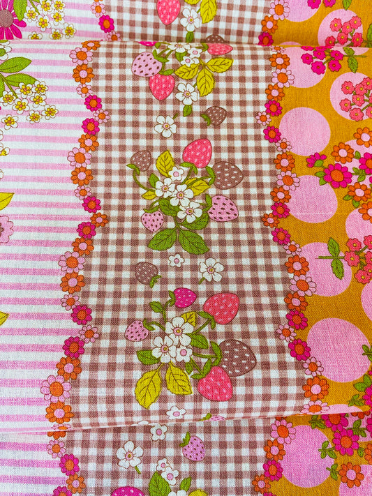 70s Design - Flower days A (pink)