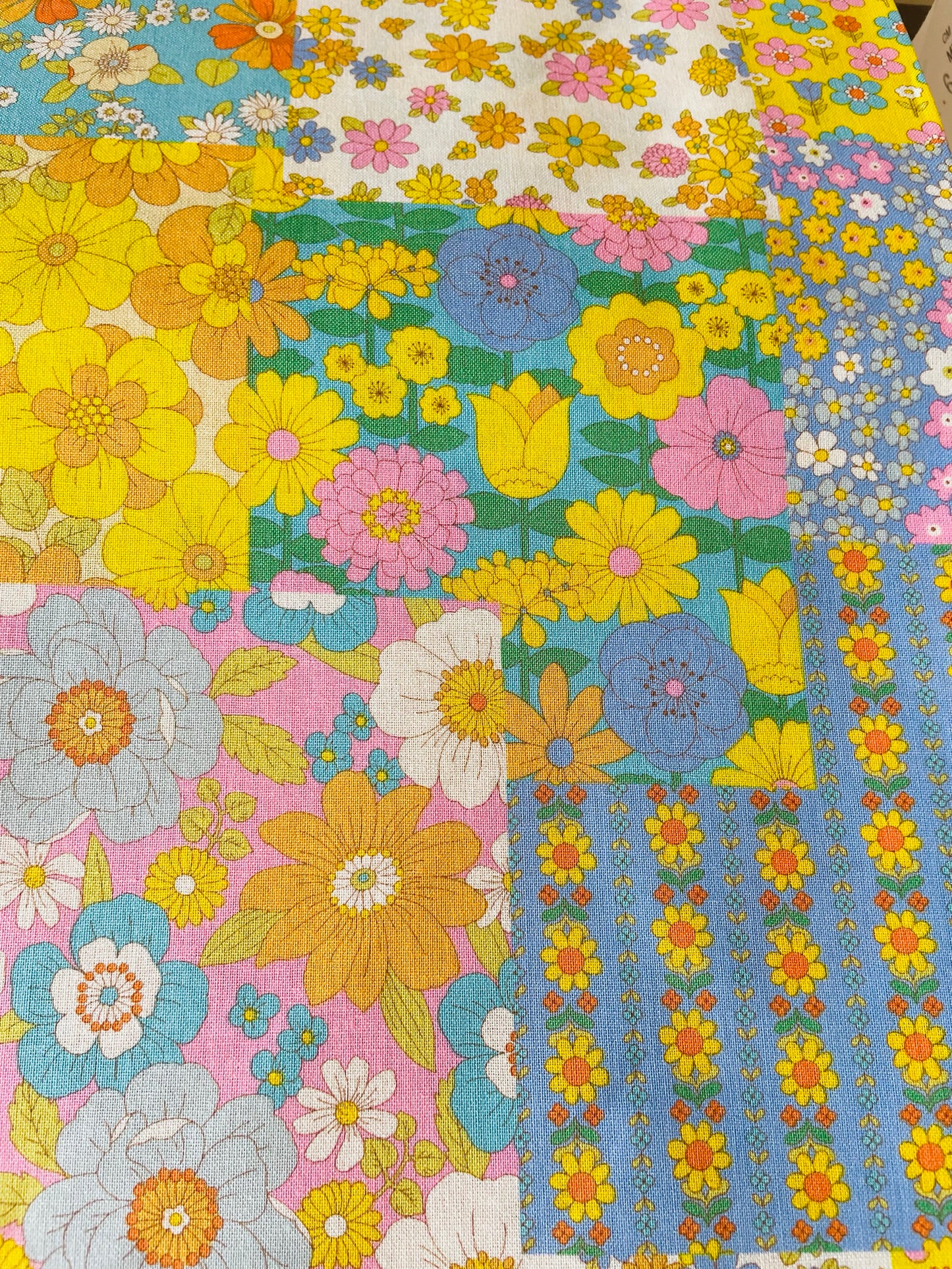 70s Design - Flower days B (blue)