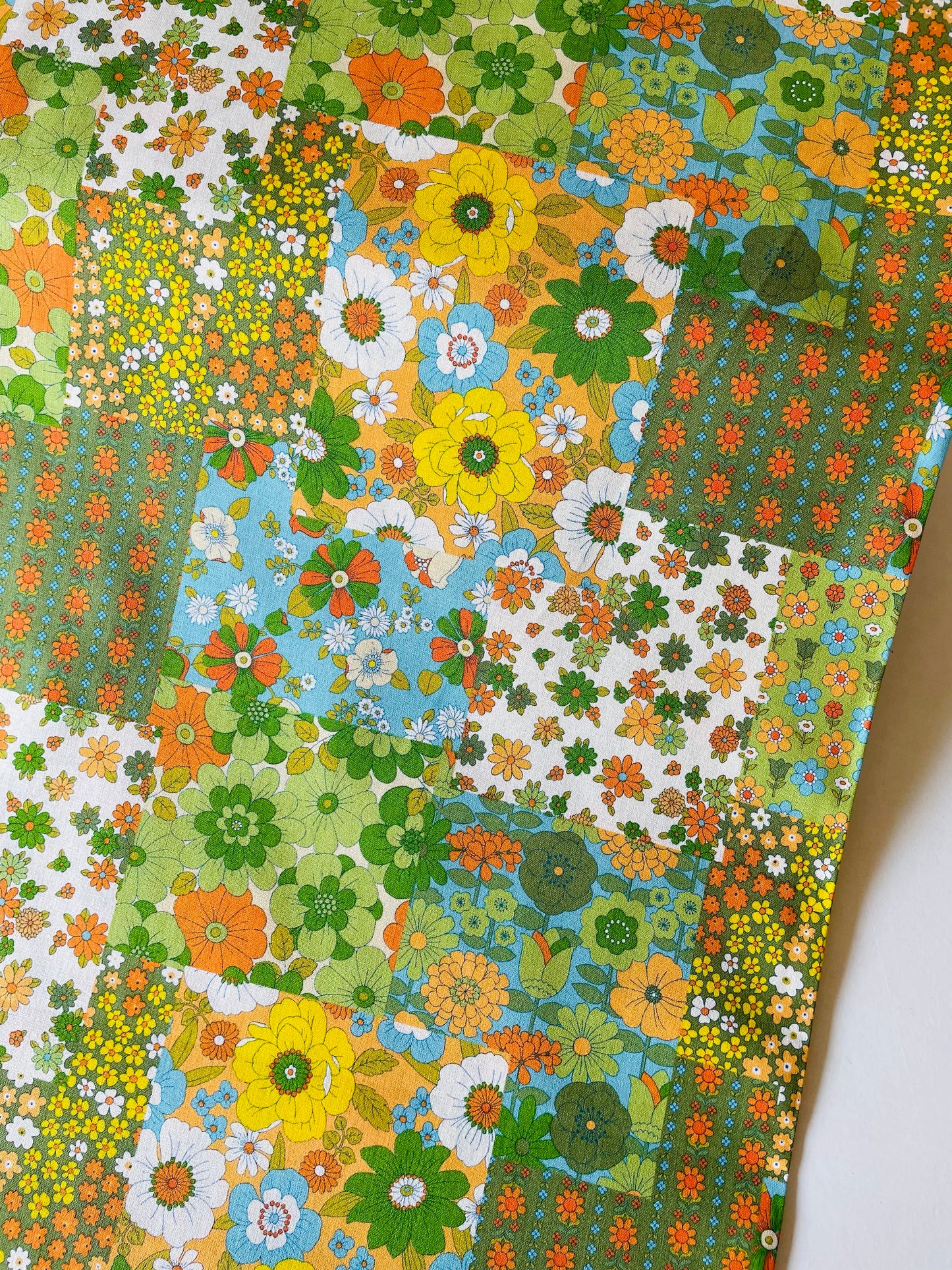 70s Design - Flower days B (green)