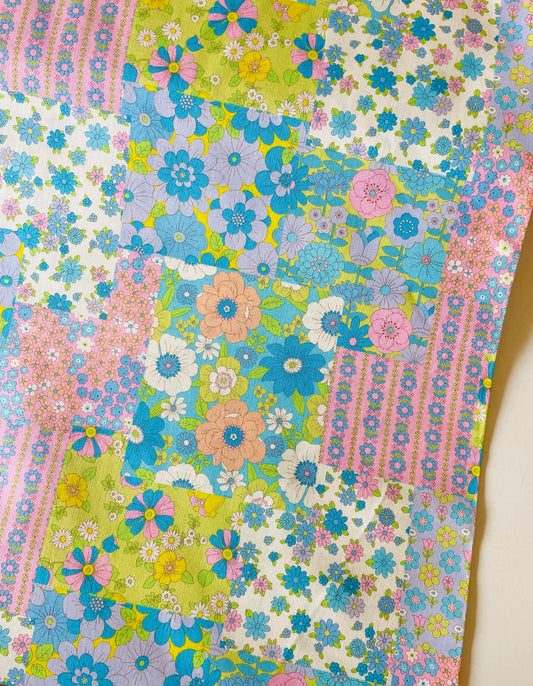 70s Design - Flower days B (light blue)