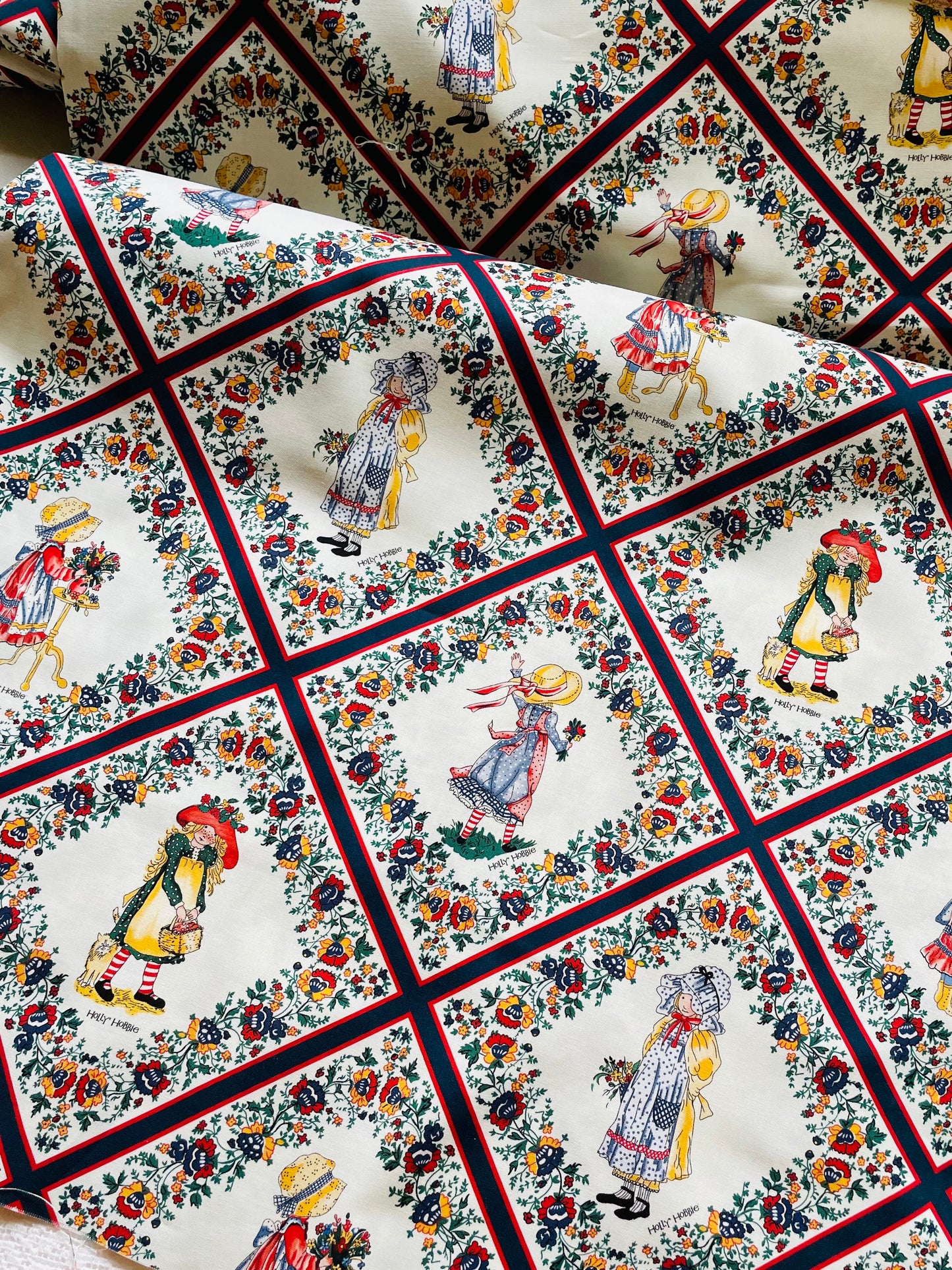 Novelty Holly Hobbies Lattice  (42cm x 110cm)