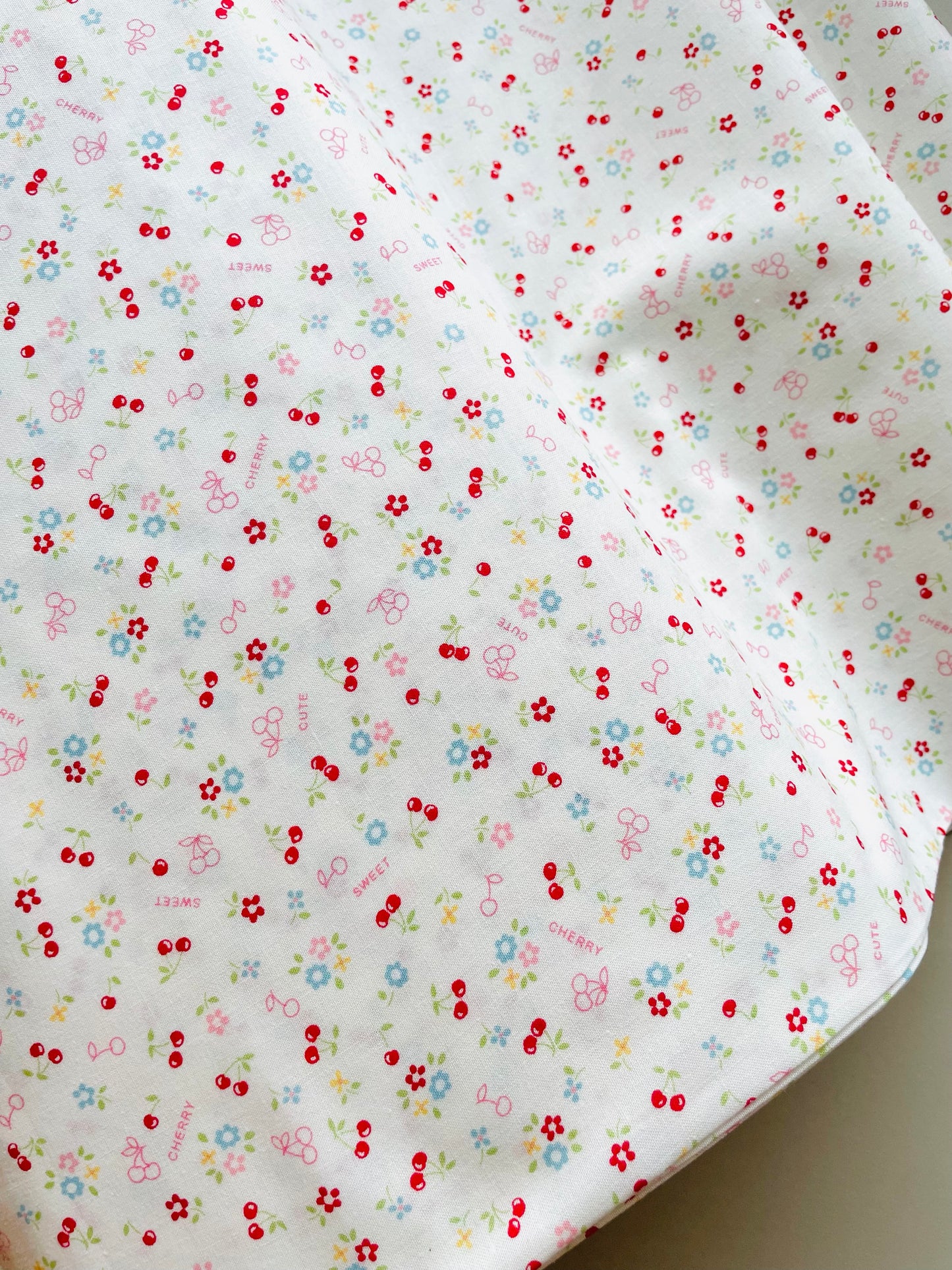 Atsuko Matsuyama - Cutie mini cherries (white)