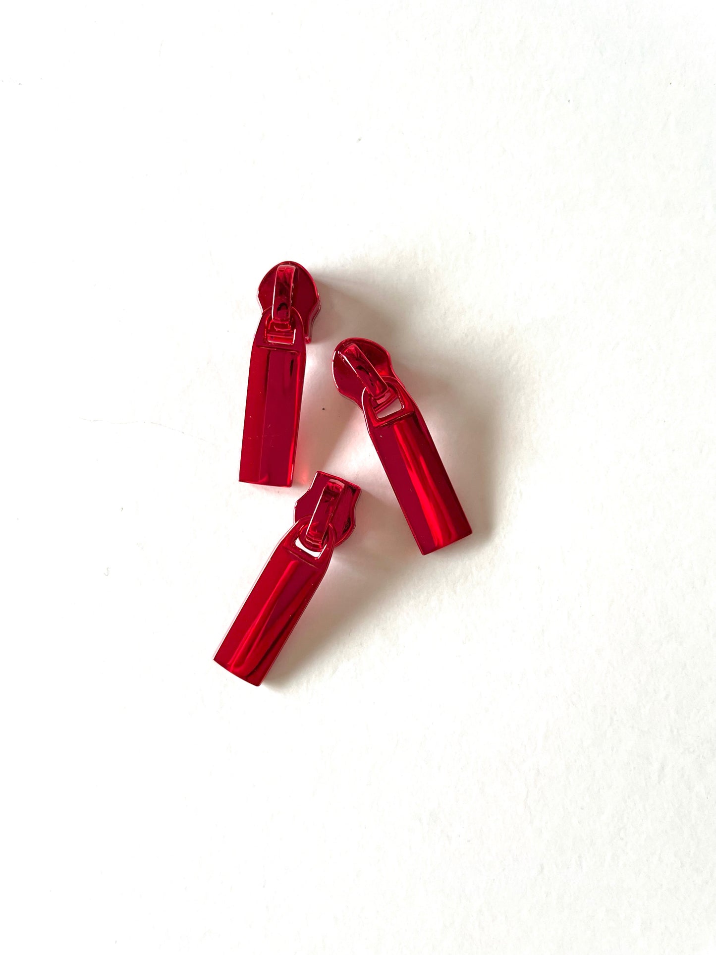 Zipper Pull -- Lock (red)