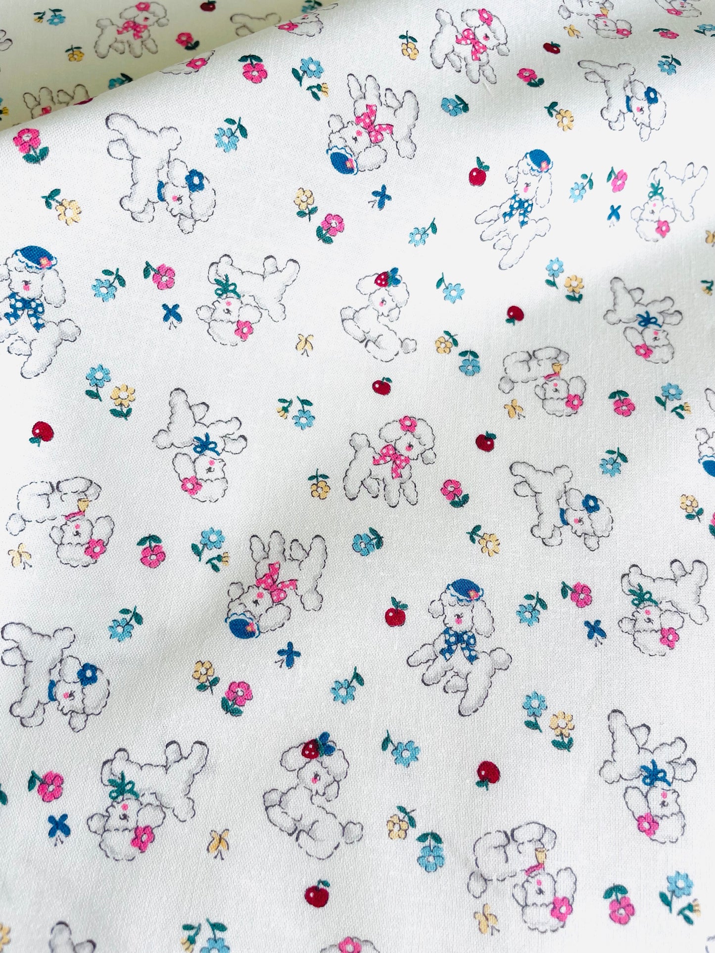 Atsuko Matsuyama - Strolling Sheep (white)