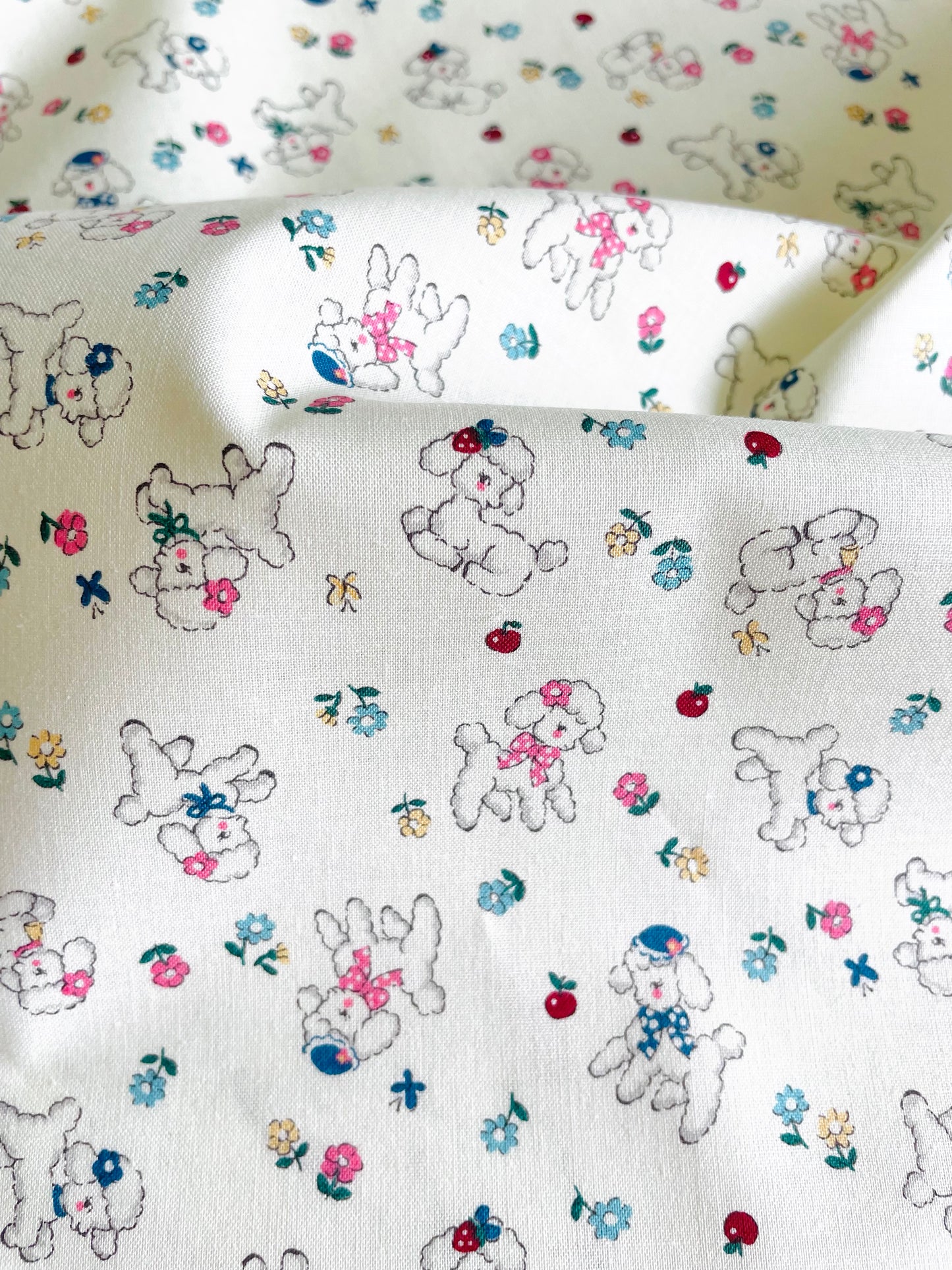Atsuko Matsuyama - Strolling Sheep (white)