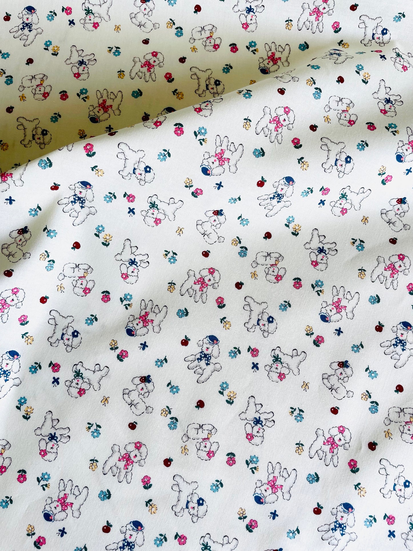 Atsuko Matsuyama - Strolling Sheep (white)