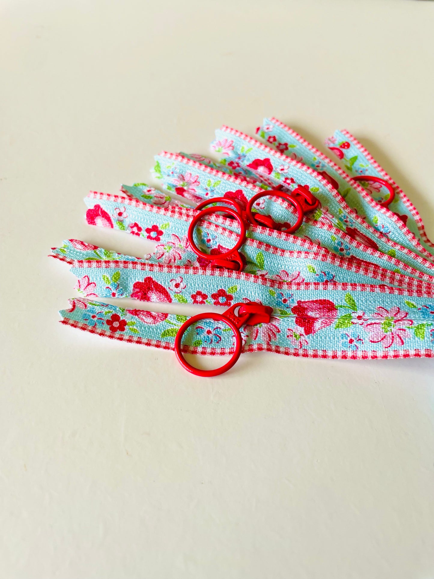 Atsuko Matsuyama's Printed Zipper -- Sweet Tulip (20cm/8in)