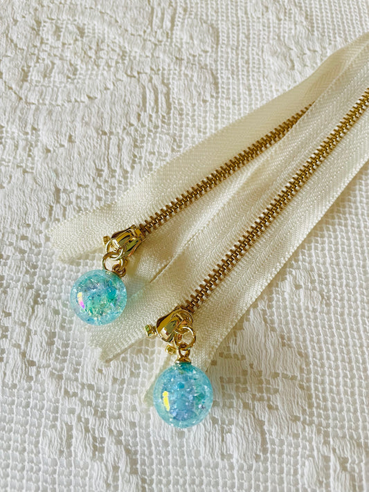 Zipper with shining ball charm (20cm/8in) - blue