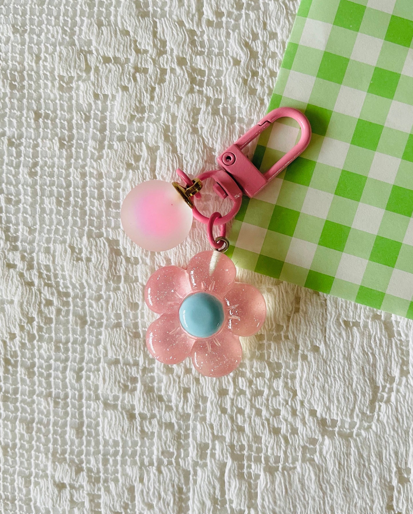 Zipper Charm -  happy flower (pink with blue centre)