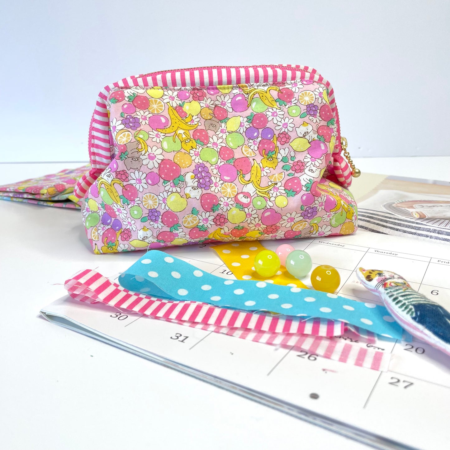 Sewing Kit - Summer Party Wire Frame Zip Pouch (Summer Pink)
